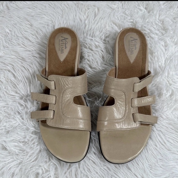 Clarks Shoes - Clarks Artisan Collection Vintage Women’s Size 10 Beige Leather Strap Sandals